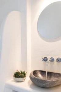 Mare & Sole bathroom view